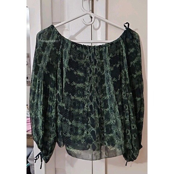 Wilfred Aritzia Talence Blouse Green & Black Python Snake Print Pleated size S - Picture 2 of 6